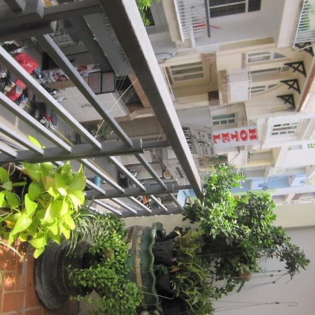 The Lily Hostel & Coffee Ho Chi Minh City Bagian luar foto