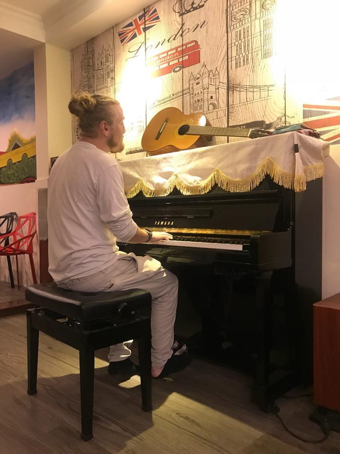 The Lily Hostel & Coffee Ho Chi Minh City Bagian luar foto