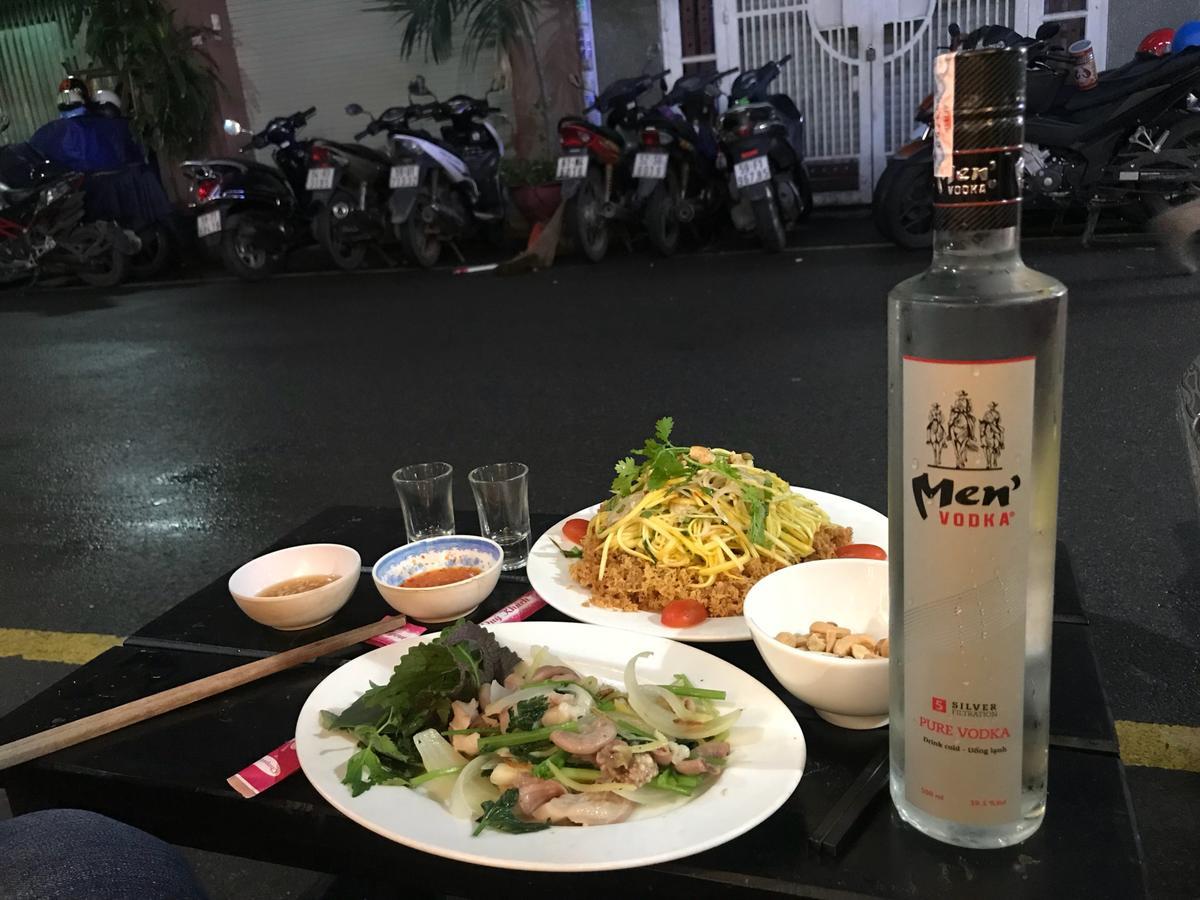 The Lily Hostel & Coffee Ho Chi Minh City Bagian luar foto