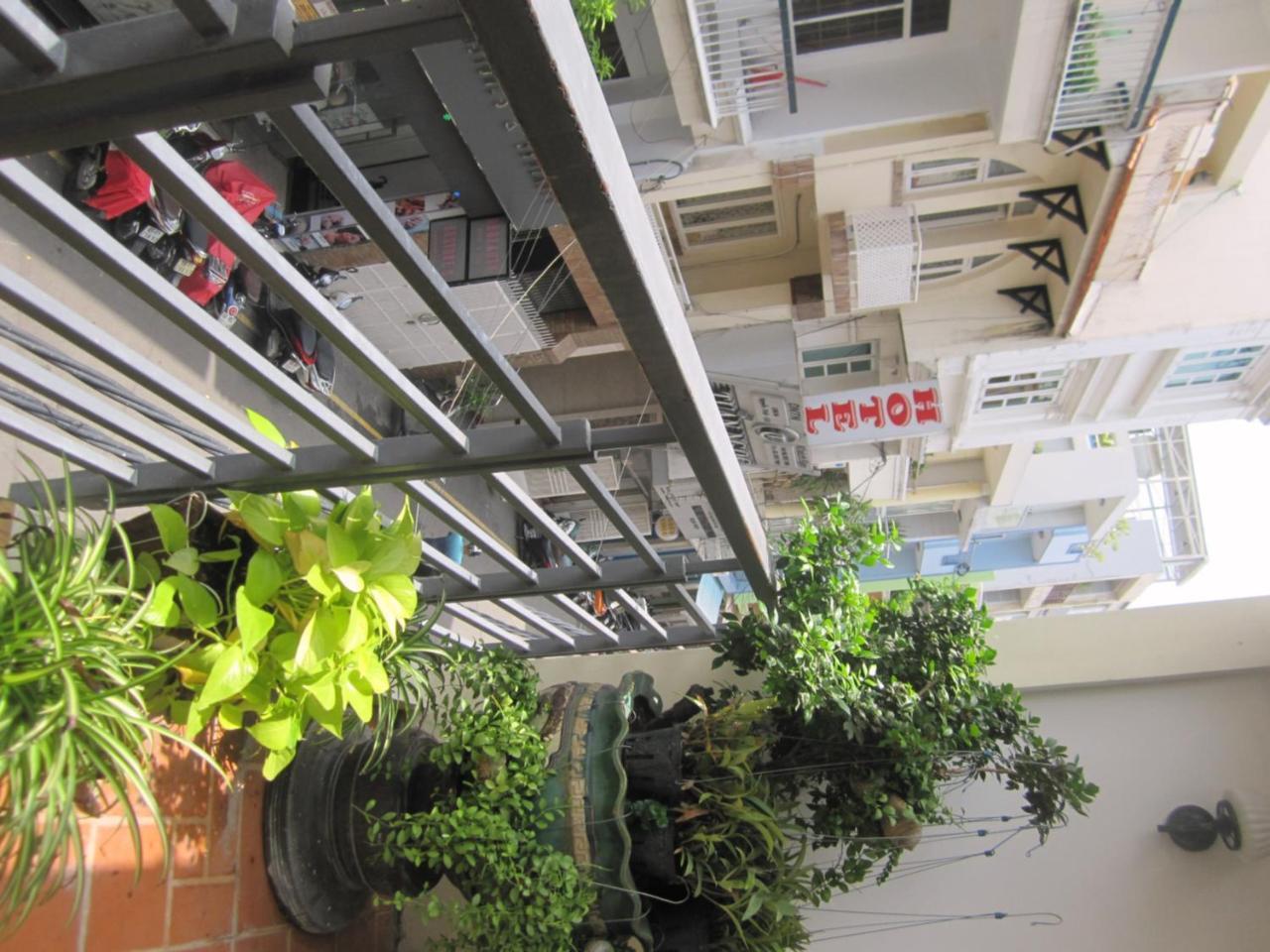 The Lily Hostel & Coffee Ho Chi Minh City Bagian luar foto