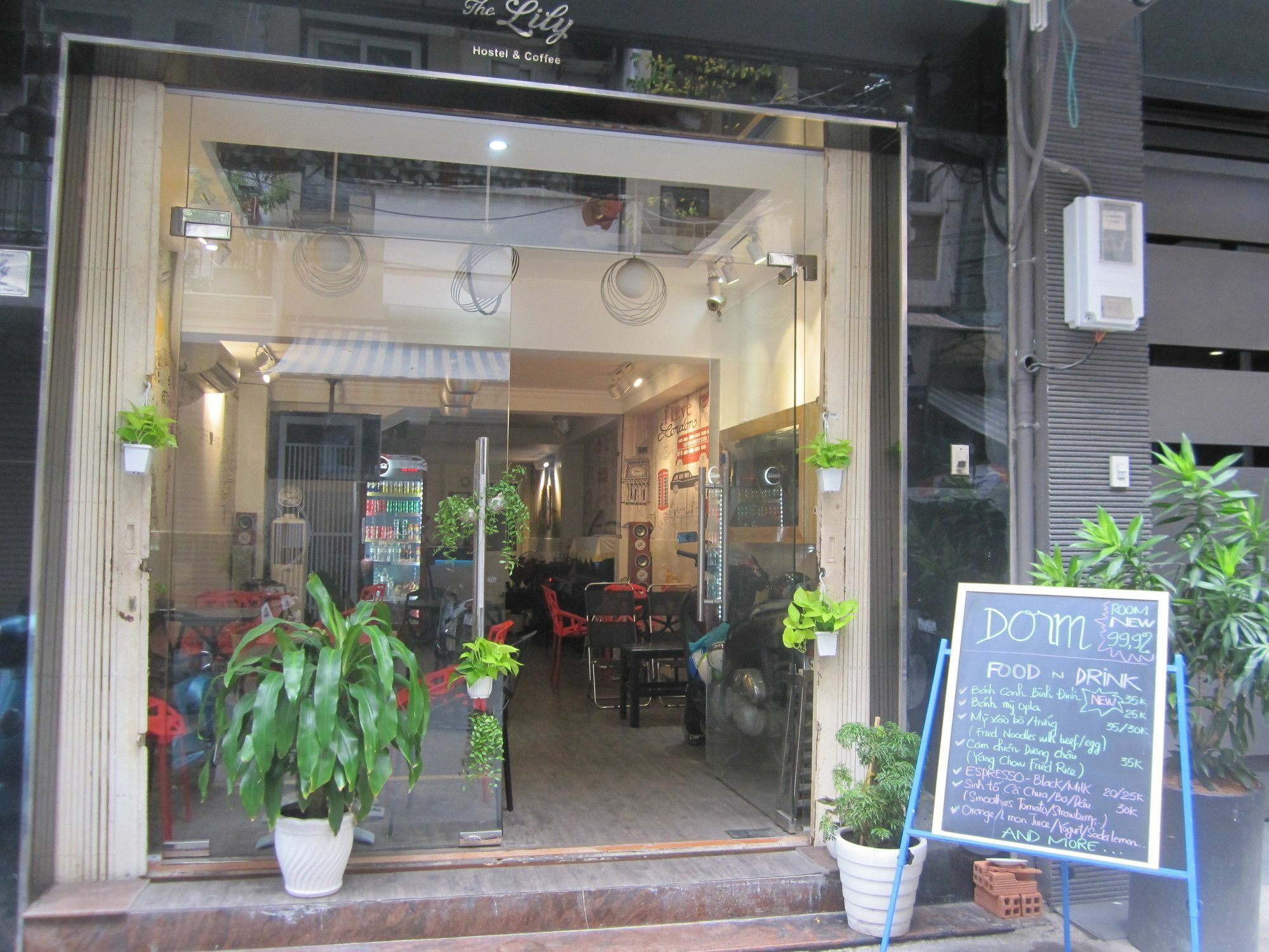 The Lily Hostel & Coffee Ho Chi Minh City Bagian luar foto